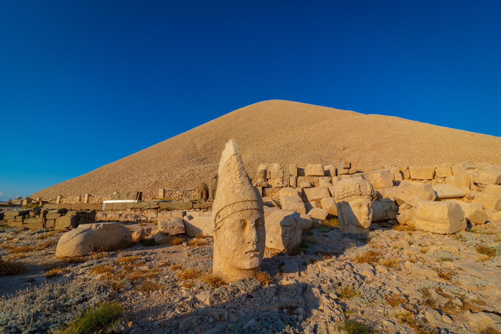 Terraza occidental y túmulo del Monte Nemrut